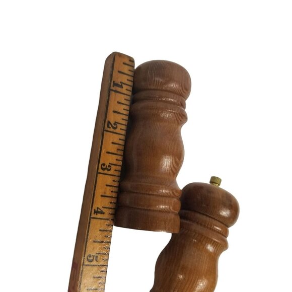Wooden Salt & Pepper Grinder Set With Handcrafted Design 4 Inches Tall Durable - Picture 3 of 9